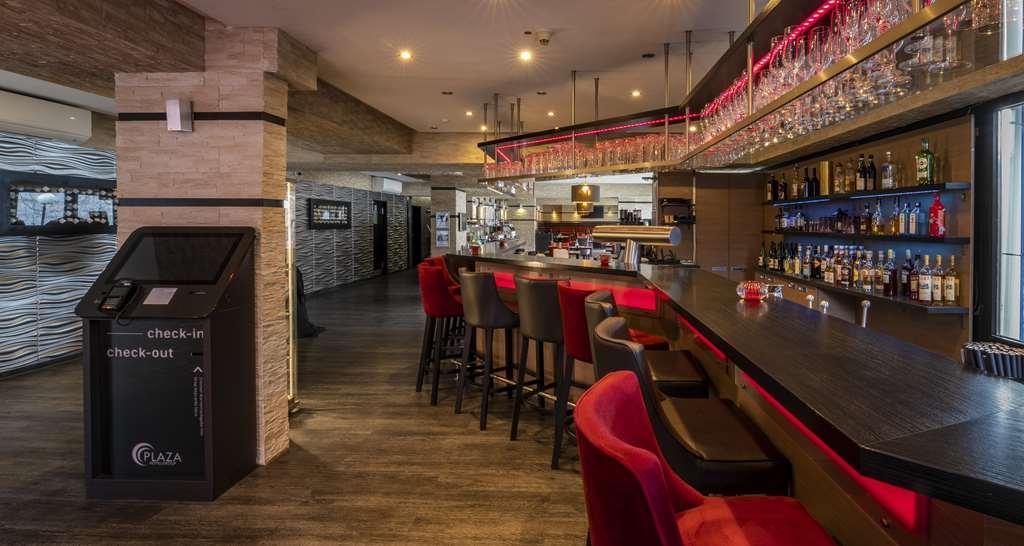 Plaza Inn هايلبرون المطعم الصورة